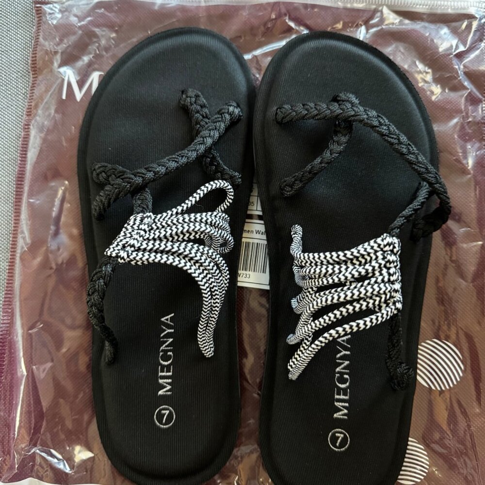 Megnya Women’s Walking Sandals Black & Gray Comfort Slip-On Size 7 New